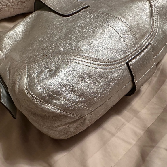 Rare silver leather buckle coach shoulder bag - Picture 8 of 14